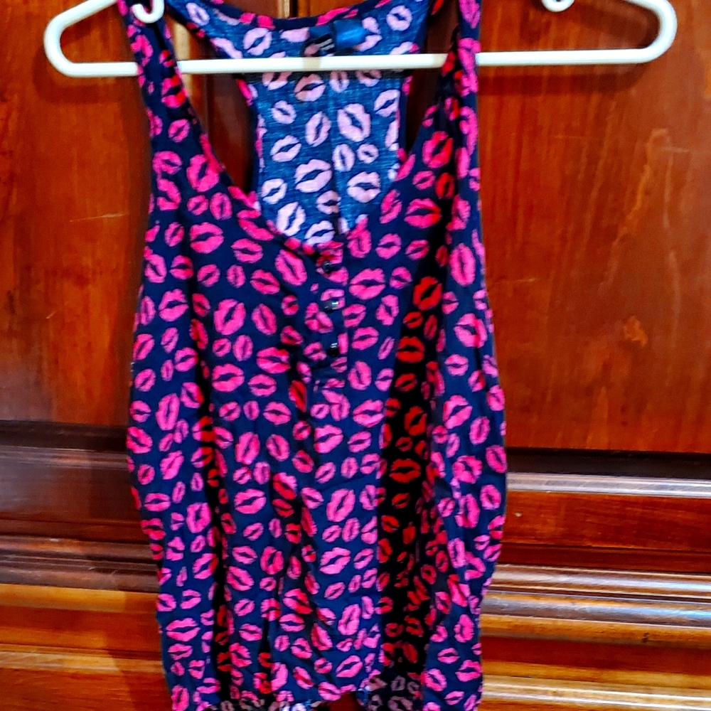Black and hot pink sexy lip print  tank